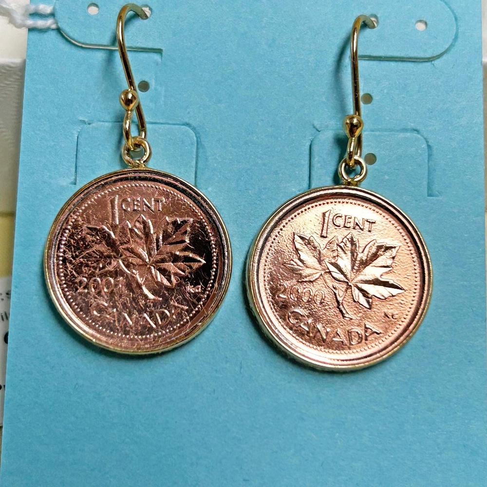 EARRINGS, GENUINE CANADIAN PENNIES, ON GOLD-TONE METAL, SHEPHERD'S HOOKS,